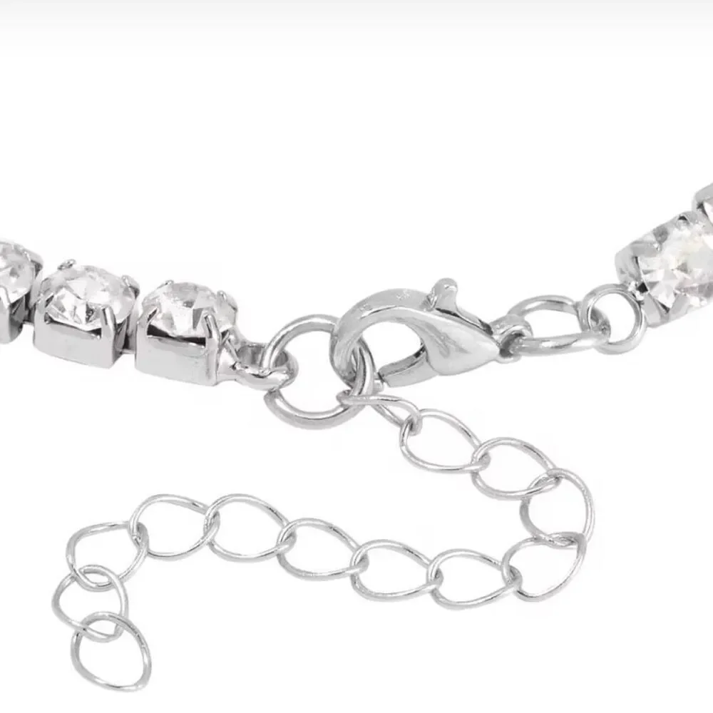 White Glass and Austrian Crystal Heart Bracelet (7.50-9.50In) and Earrings Set